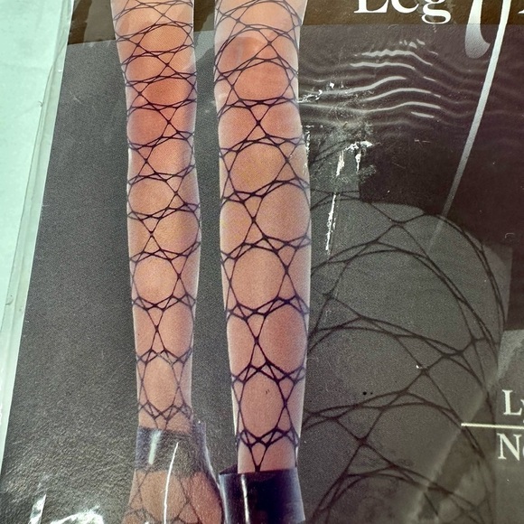Leg Avenue Lycra geometric net pantyhose - Picture 3 of 3